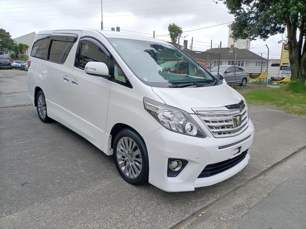 2014 Toyota Alphard