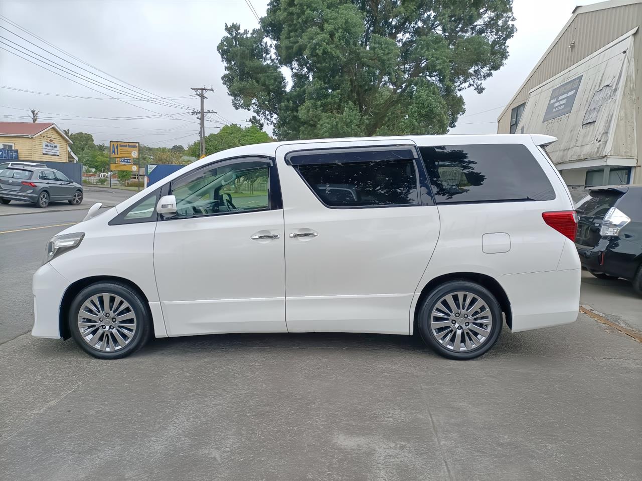 2014 Toyota Alphard