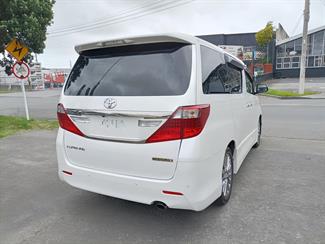 2014 Toyota Alphard - Thumbnail