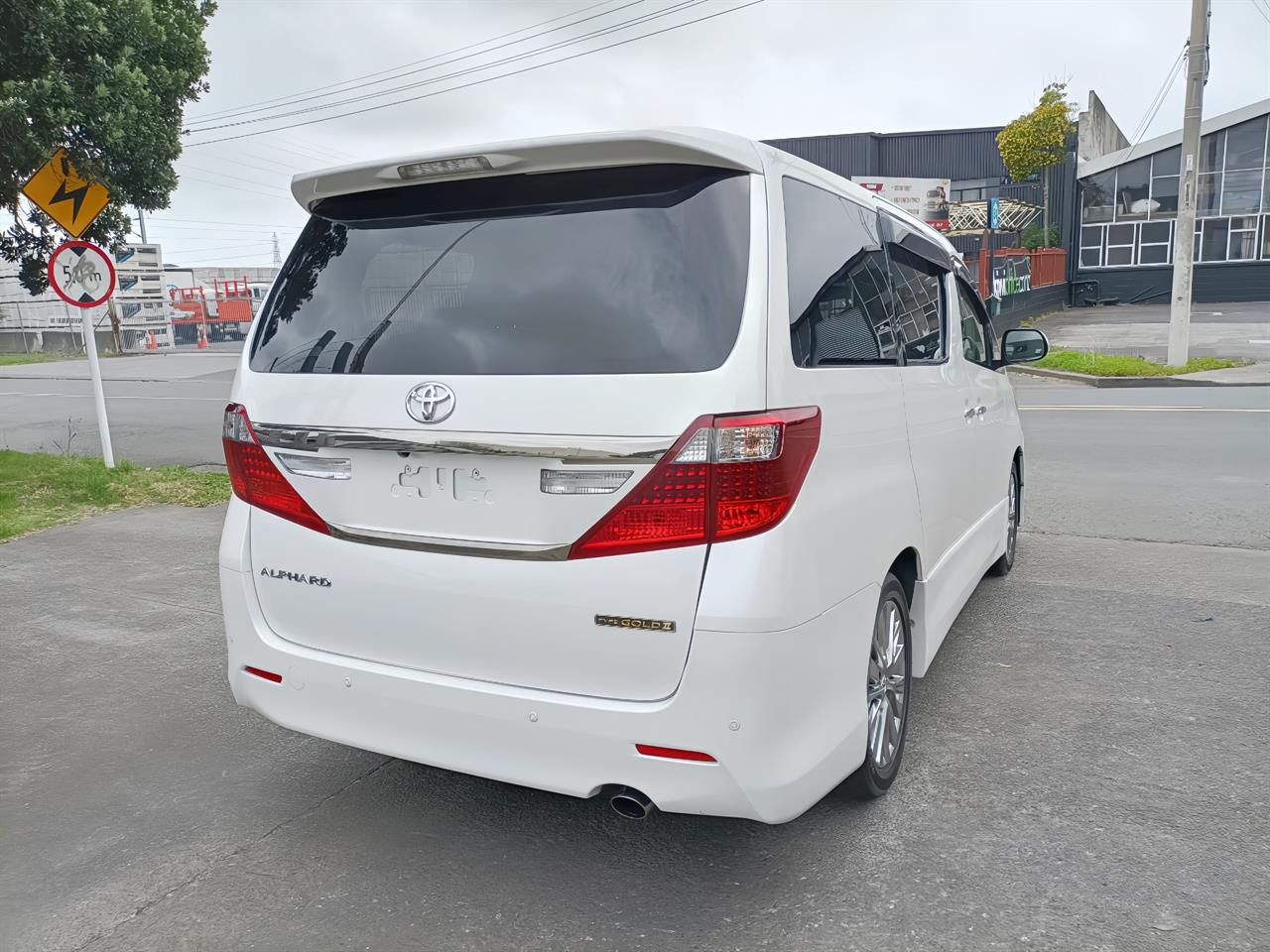 2014 Toyota Alphard