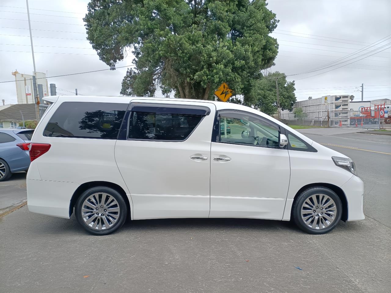 2014 Toyota Alphard