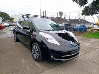 2017 Nissan Leaf - Thumbnail