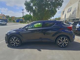 2019 Toyota C-HR - Thumbnail